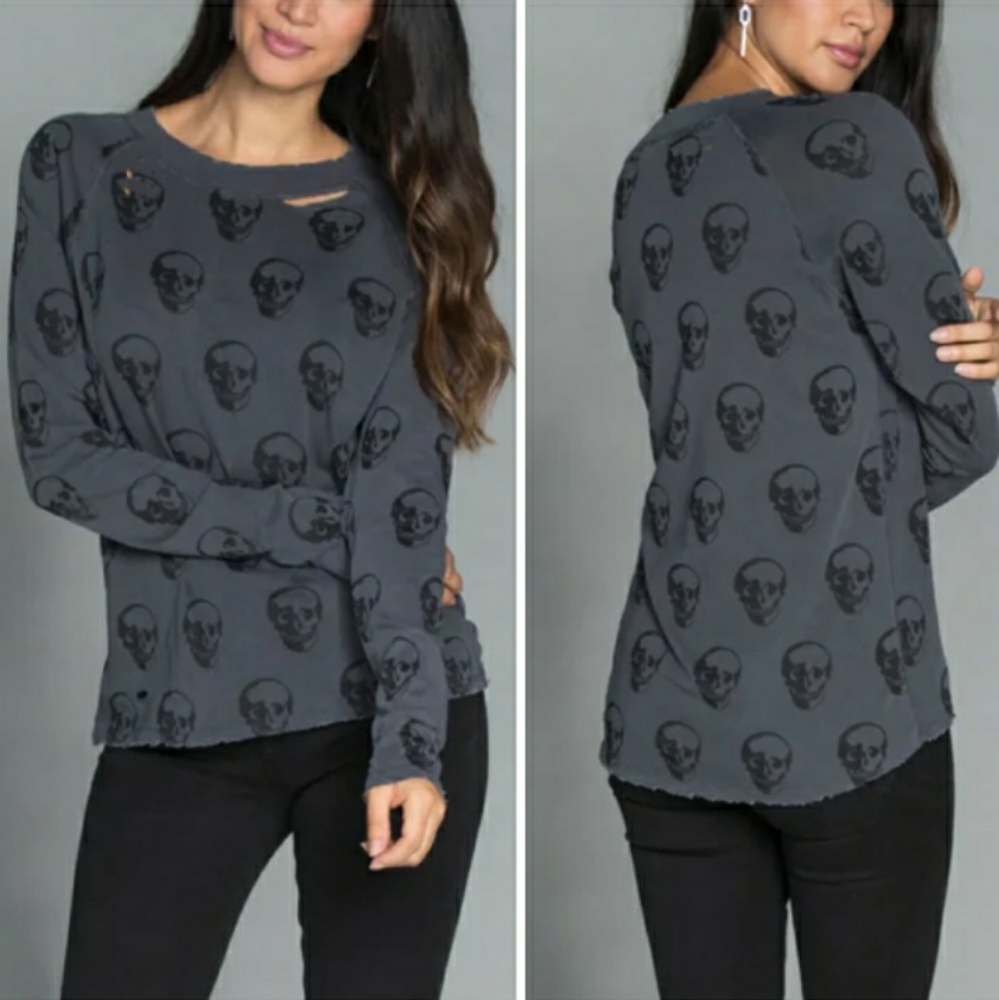 CHRLDR Skulls Hi-Low Long Sleeve Top Size Medium.EUC!